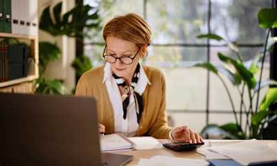 How to Become a Payroll Accountant